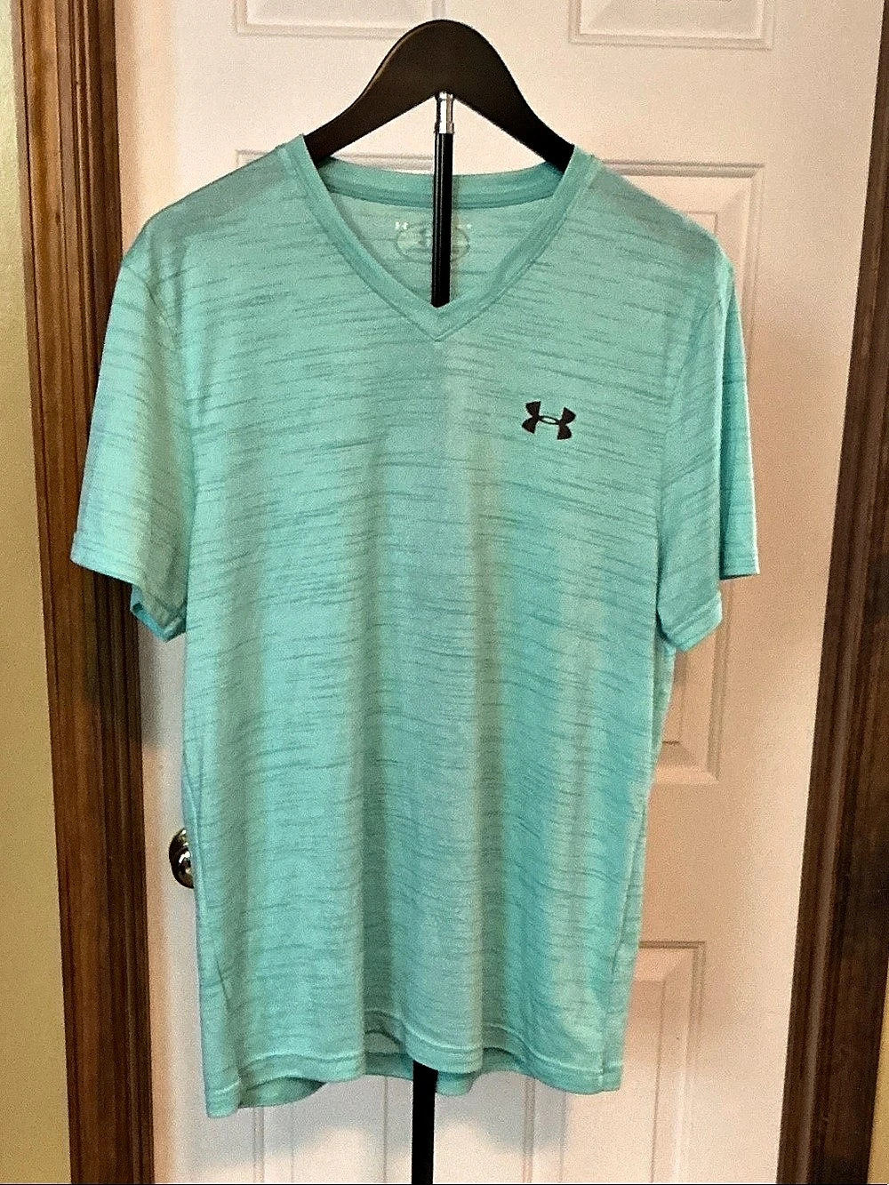 Under Armour UA Tech V-Neck Short Sleeve Men's Striped Tee Medium